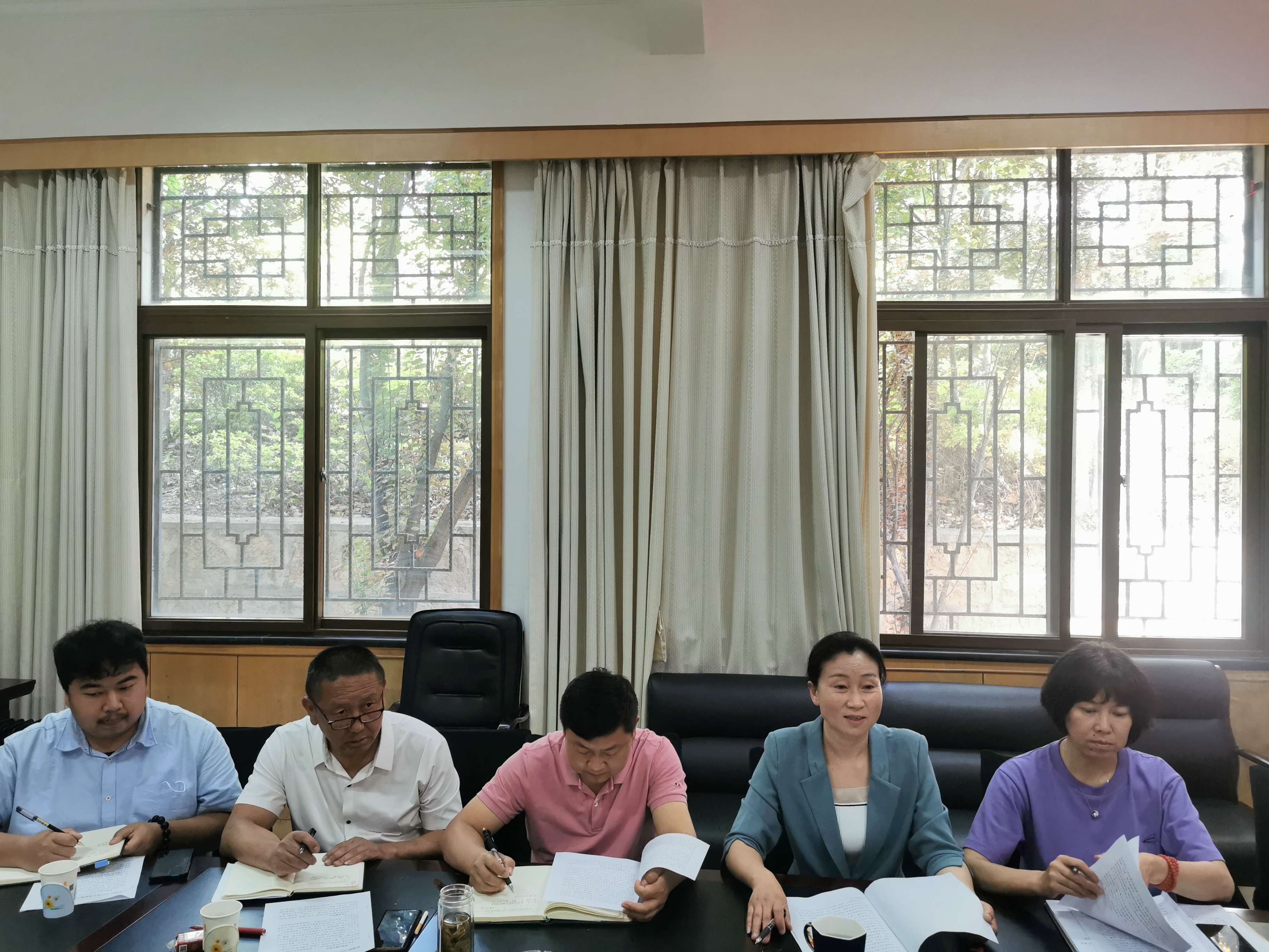 座谈会1.jpg 座谈会1.jpg