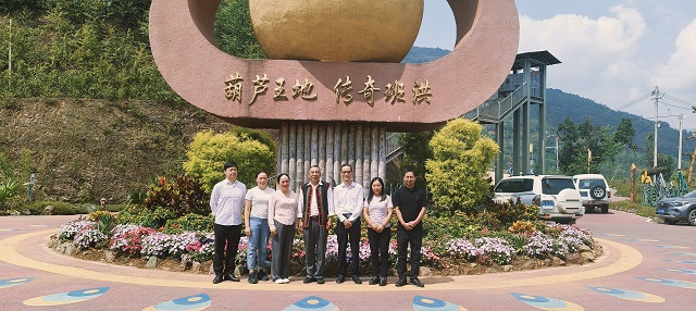 合影.jpg 合影.jpg