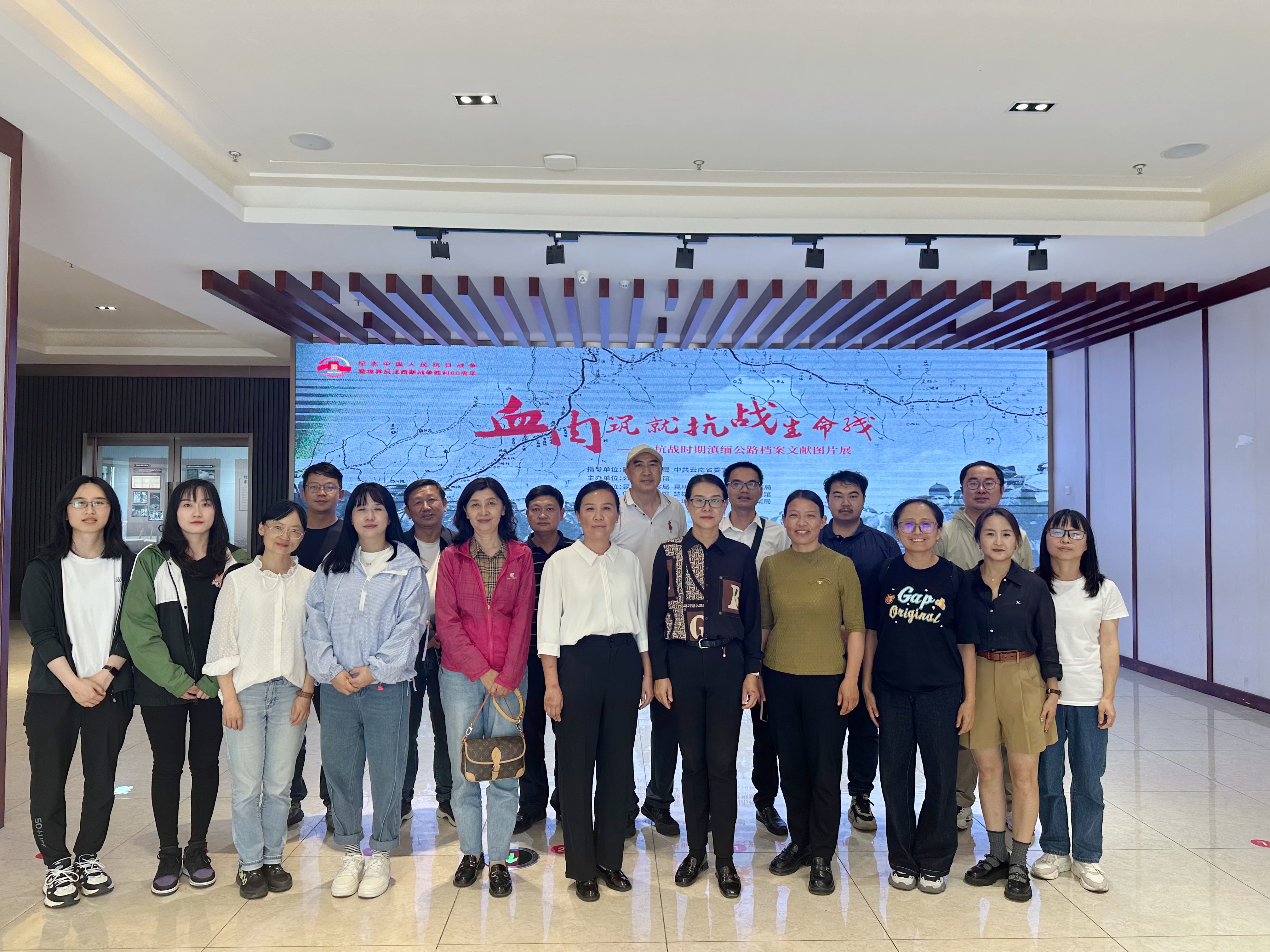 9月日，大理州7家民主党派共同参加滇缅公路档案文献图片展巡展活动.jpg