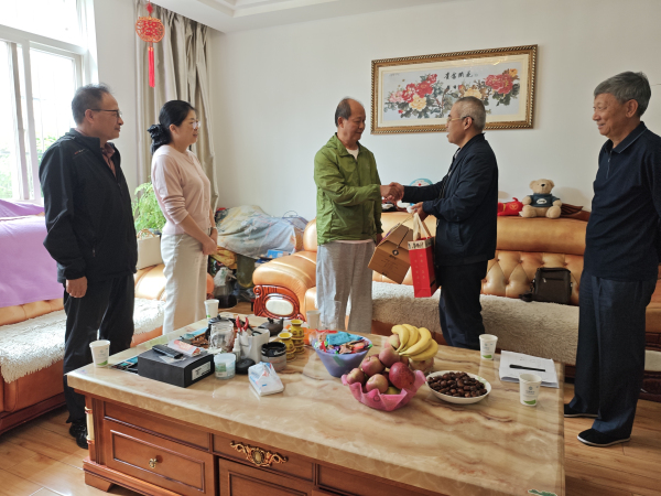 中秋慰问2.jpg 中秋慰问2.jpg