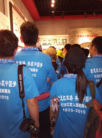 昆明市级民主党派纪念“五四”青年节重走红军路