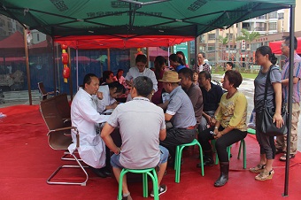 民建普洱市委与民建昆明医科大委员会联合为思城百姓送健康