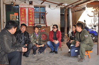 携手助困送温暖　传递爱心促和谐