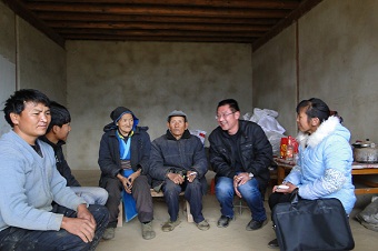 民建大理州委新春慰问“挂包帮”联系户