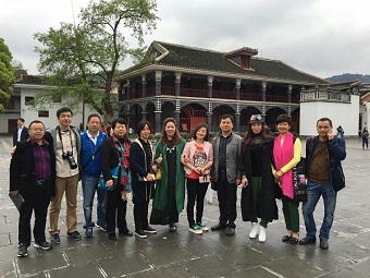 接受爱国主义教育  推动组织健康发展