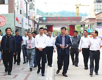 普洱市市长杨照辉考察民建会员企业