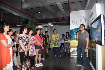 民建曲靖市委组织会员考察电子商务