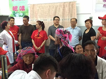 民建西山区基层委送医送药进社区