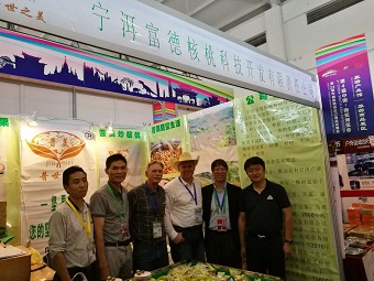 民建普洱市委组织会员企业家参加南博会