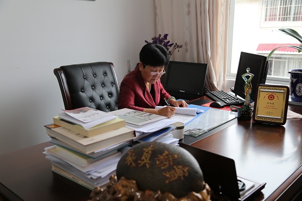 民建普洱支部原主委刘丽春荣获“中国最美女医师”称号