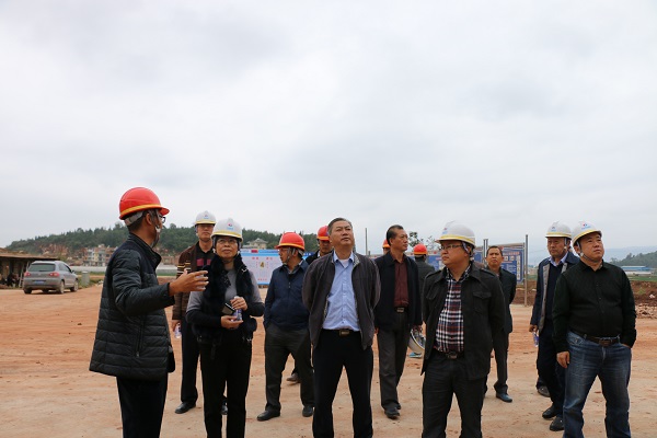 民建玉溪市委调研玉溪公路网建设情况