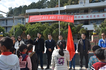 永盈彩票直属南城基层委到通红甸乡送温暖