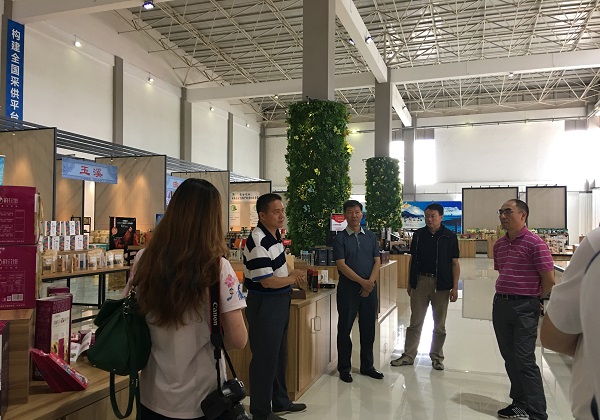 民建企业家与云南省外办护签处举行交流座谈会